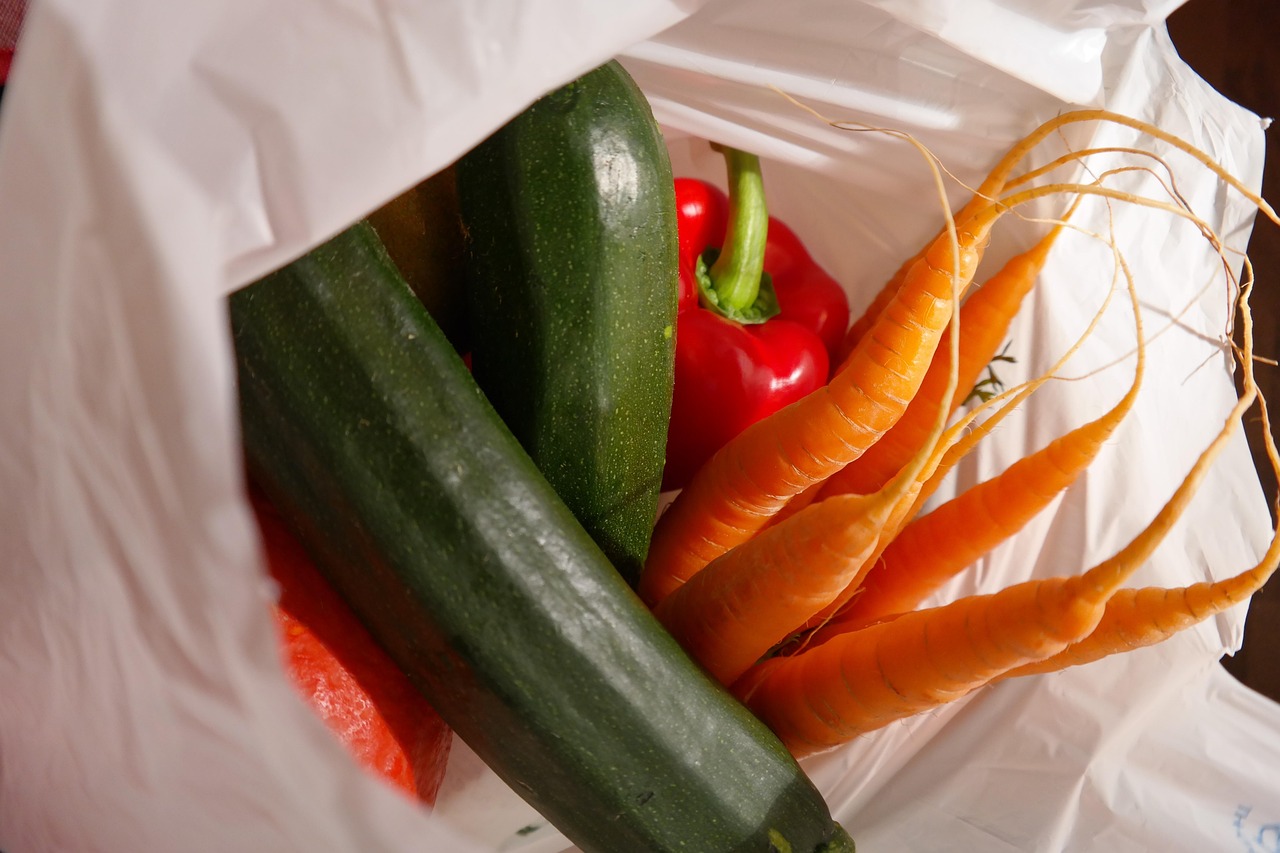 shopping bag, market, vegetables, zucchini, carrots, paprika, red, green, purchasing, market purchase, bag, plastic bag, shopping bag, shopping bag, plastic bag, plastic bag, plastic bag, plastic bag, plastic bag