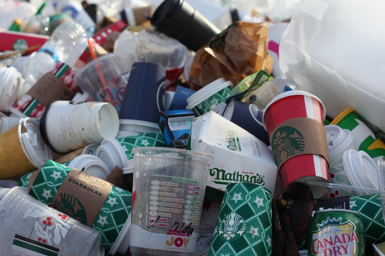 coffeetogo, disposable cups, environmental pollution, plastic, mullberg, garbage, coffee mug, coffee cup, coffee, cup, fast food, coffee to go