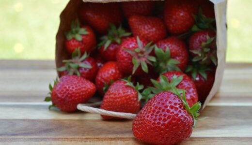 strawberries, fruit, fresh, food, harvest, organic, tasty, yummy, healthy, paper bag, bag, red fruits, berry, cute, fresh strawberry, recycled paper, eco-friendly packaging, sustainable packaging, ecological packaging
