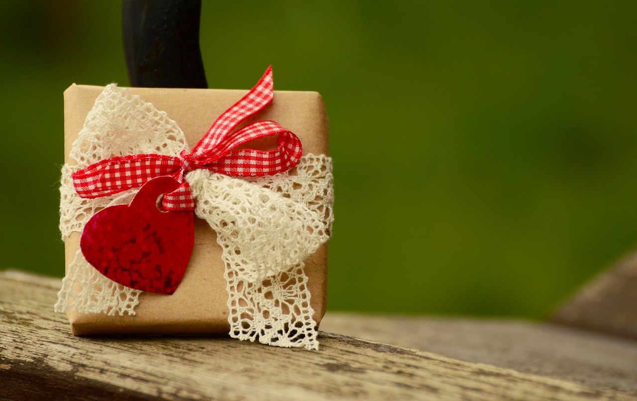 gift, date of birth, happy mothers day, ribbon, heart, greeting, greeting card, wrap up, give away, happy birthday, congratulation, gift ribbon, packaging, red checkered
