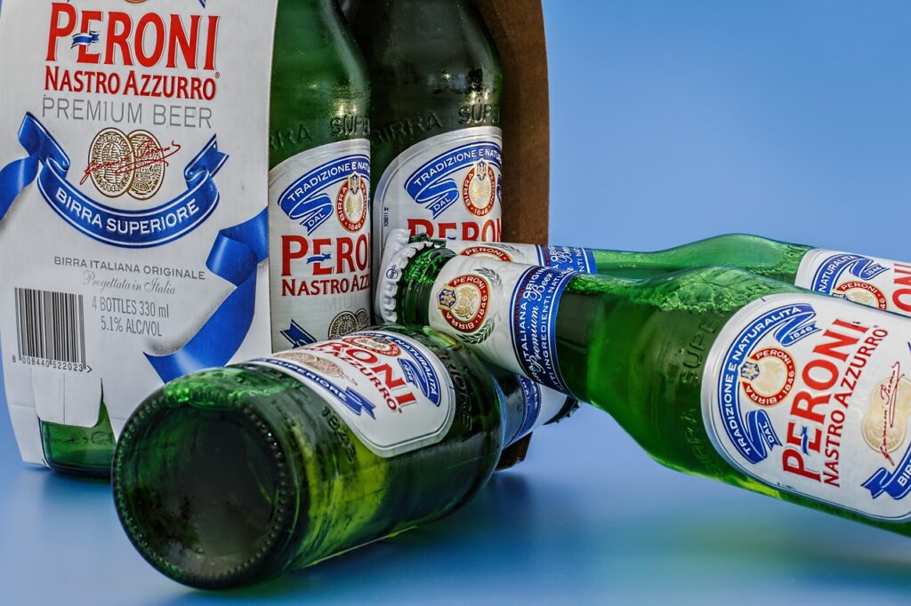 beer, drinks, bottles, beer bottles, green bottles, beverages, alcoholic beverages, alcoholic drinks, yeast, premium beer, alcohol, drinking, liquid, refresshment, isolated