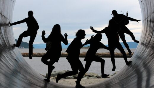 friendship, fun, backlighting, together, nature, characters, people, tube, fjord, water, sky blue, outlines, the shade, running, to dance, team, community