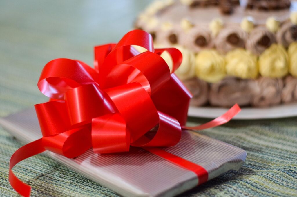 present, gift, cake, package, celebration, ribbon, paper, wrap, anniversary, packaging, festive, valentine, happy birthday, square, gift box, celebrate, decoration