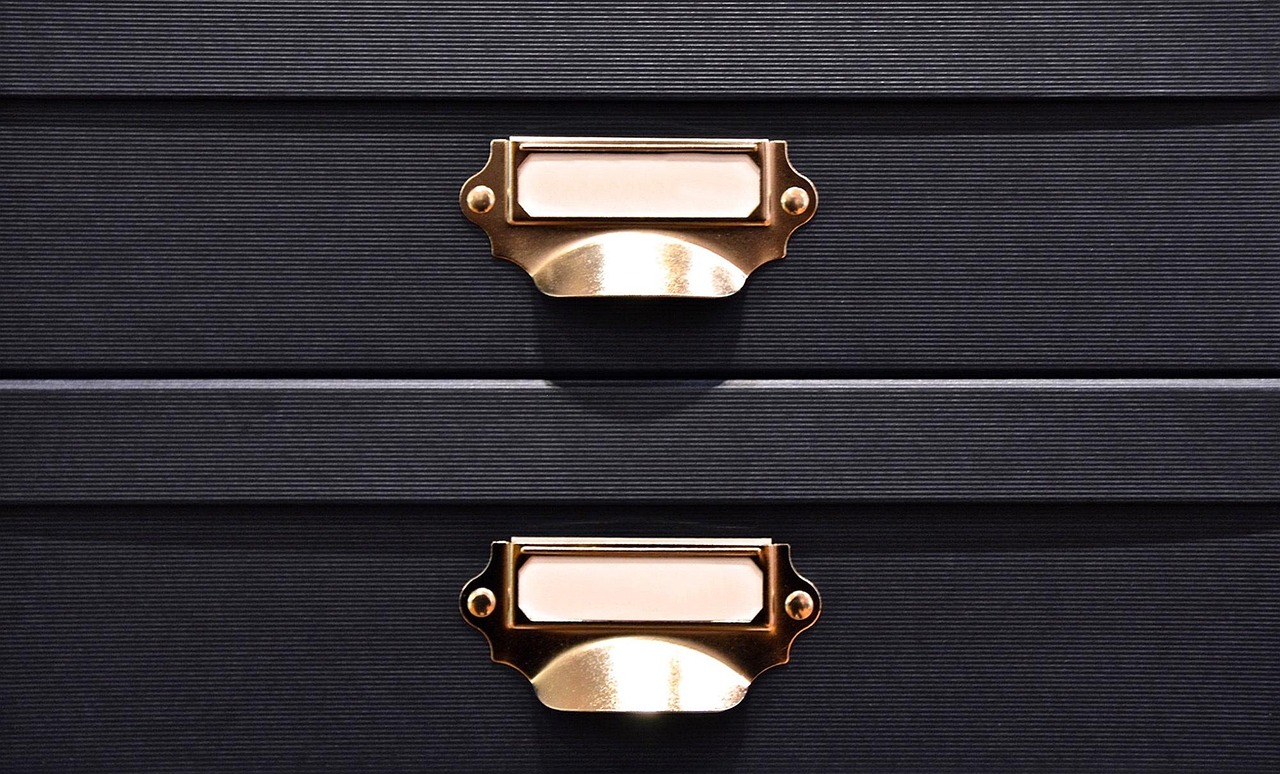 back to school, registerbox, stationery, paper goods, store, office, note box, paper, red, datailaufnahme, desk, black, business, chrome, metal, store, office, office, paper, desk, desk, desk, desk, desk