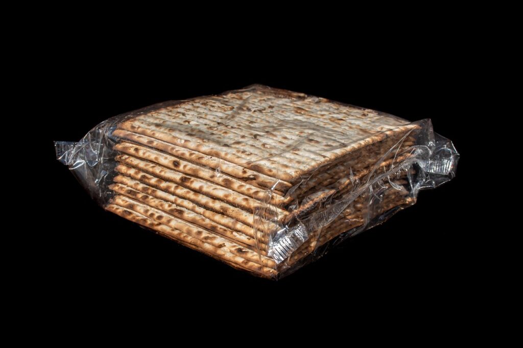 passover, happy passover, jewish holiday, traditional, holiday, tradition, culture, faith, jewish tradition, religious, matzo, matzah, jewish culture, pesah, food, fragile, traditional food, celluloid, cool wallpaper, jerusalem, package, black happy, black wallpaper, black culture, hd wallpaper, black happiness